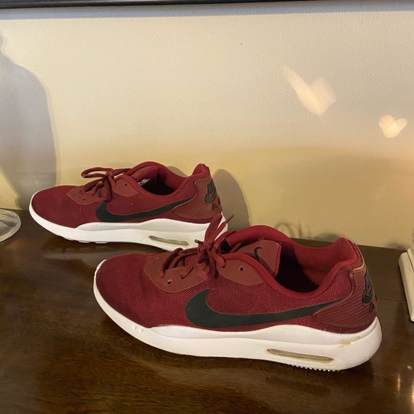 mens nike maroon shoes